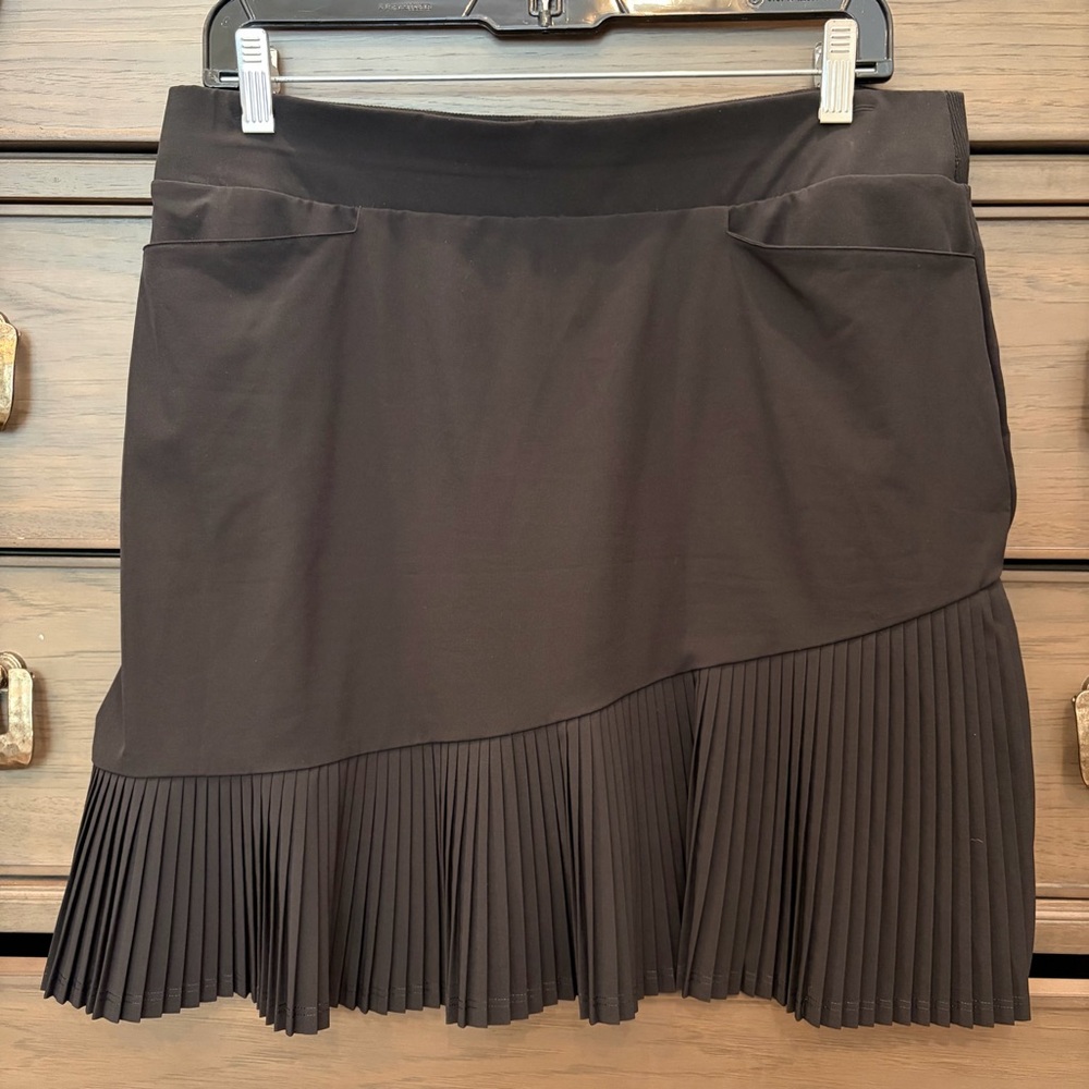 Chico's Zenergy UPF Pleated Hem Skort sz 8 travel golf modest 18” length